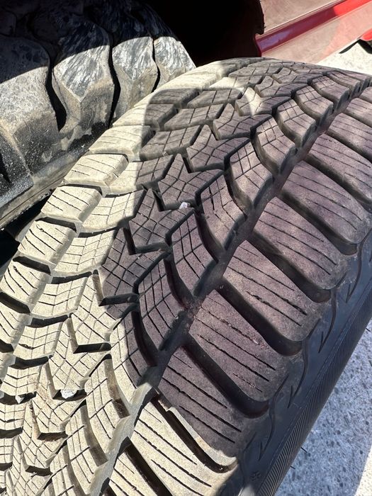 Гуми 225/50 R17 Debica Frigo зимни