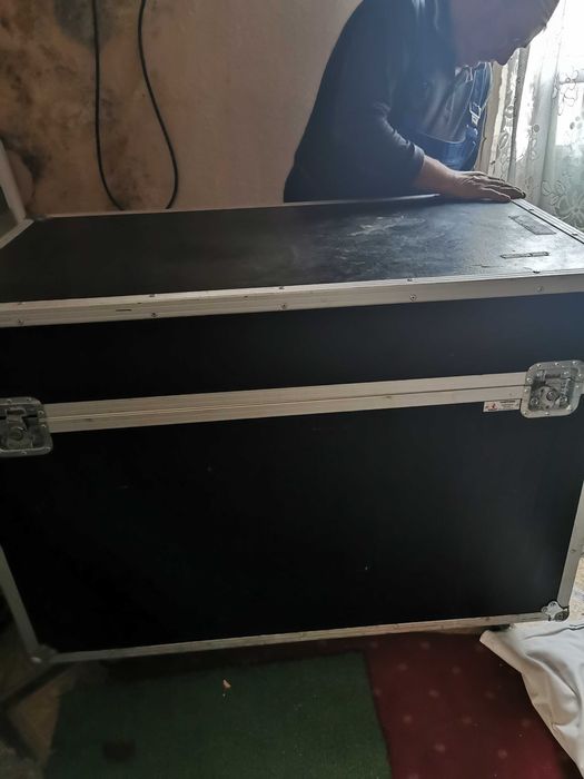 Cutie cu 2 monitoare