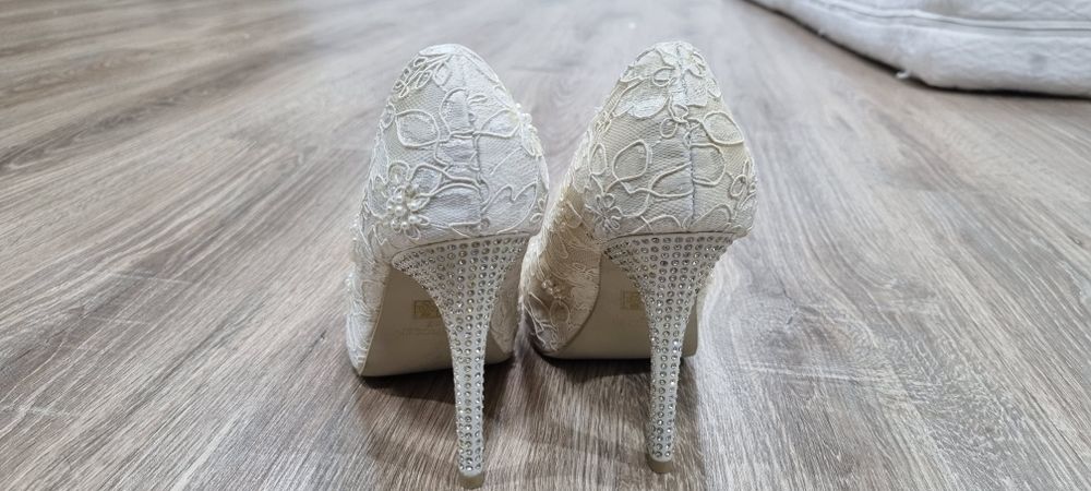 Свадебные туфли.