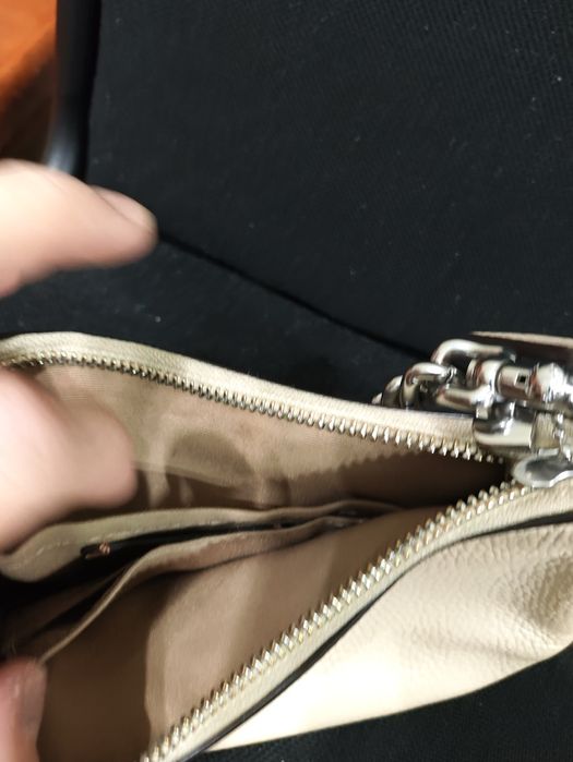 Сумочка — модель Coach Teri Shoulder Bag.