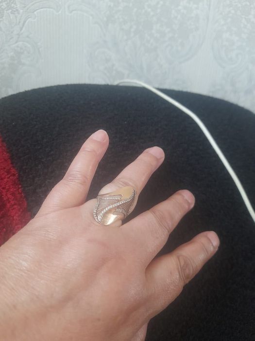 Продам золотое кольцо
