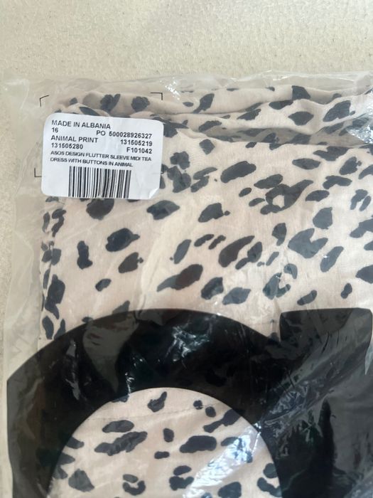 ASOS чисто нова рокля с актуална щампа 39лв.