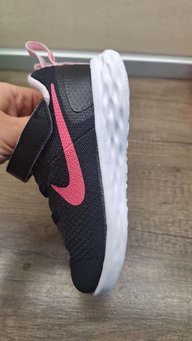 Adidasi nike mar 27