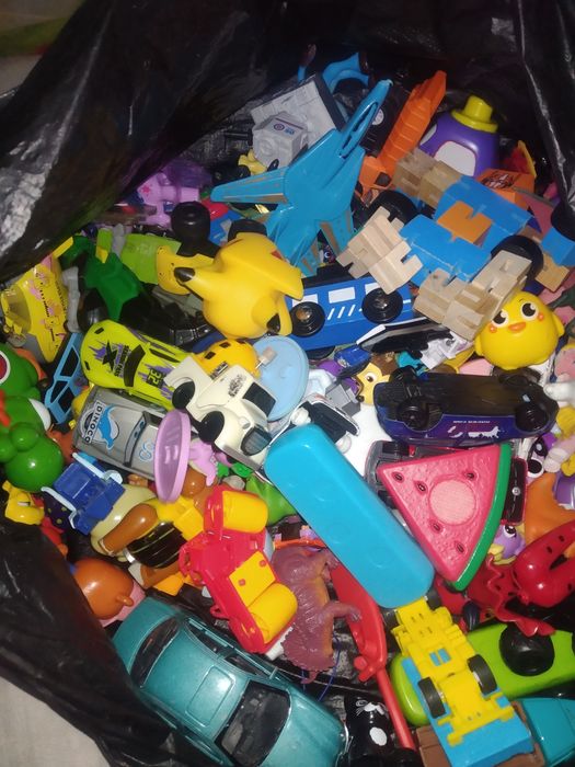 Игрушка киндер машина сотилади.! Детские киндер! Tayyor biznes.!