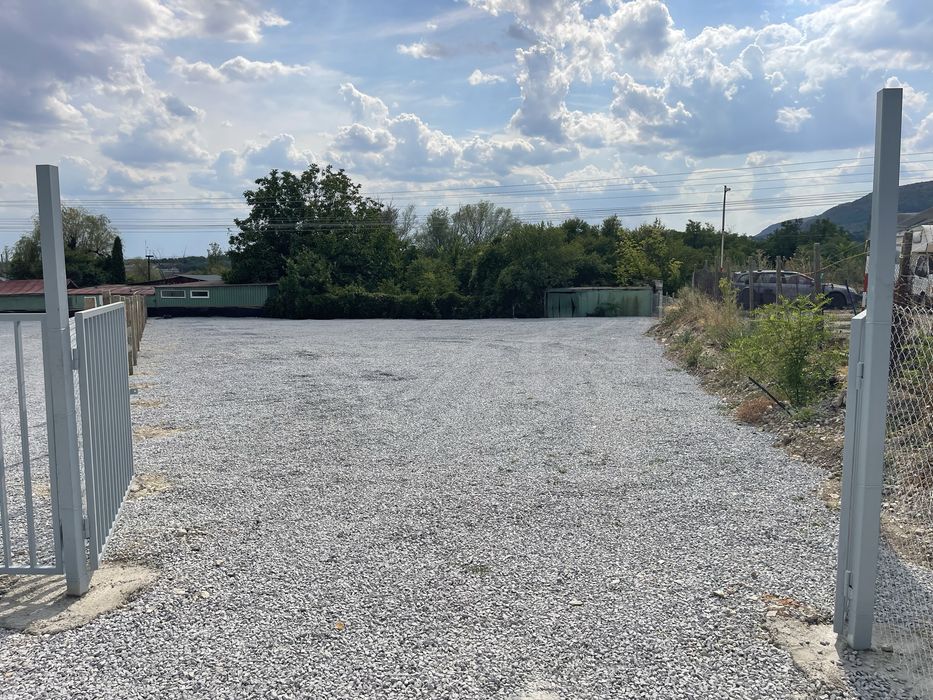 Дава се под наем Парцел в Шумен, Басейна - 1000 кв.м за 765 € - Снимка #2