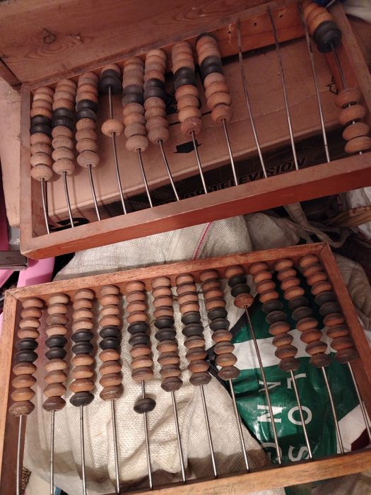 Продам Счеты маленькие по 1500 белые две тыс