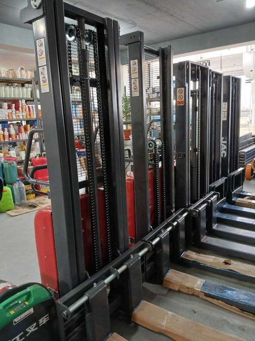 JAC полу-электрический штабелёр 1.5 тонный 3/1,6 метр