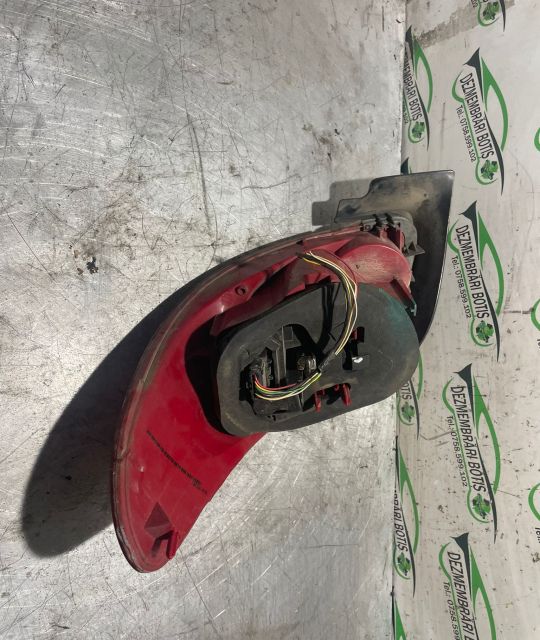 Lampa / Tripla stop dreapta pe hayon Renault Clio a 2-a generatie