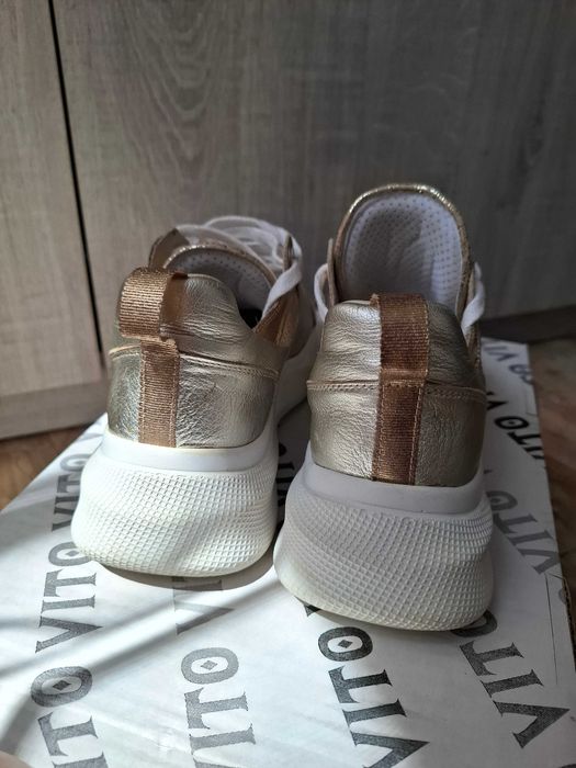 Сникърси естествена кожа