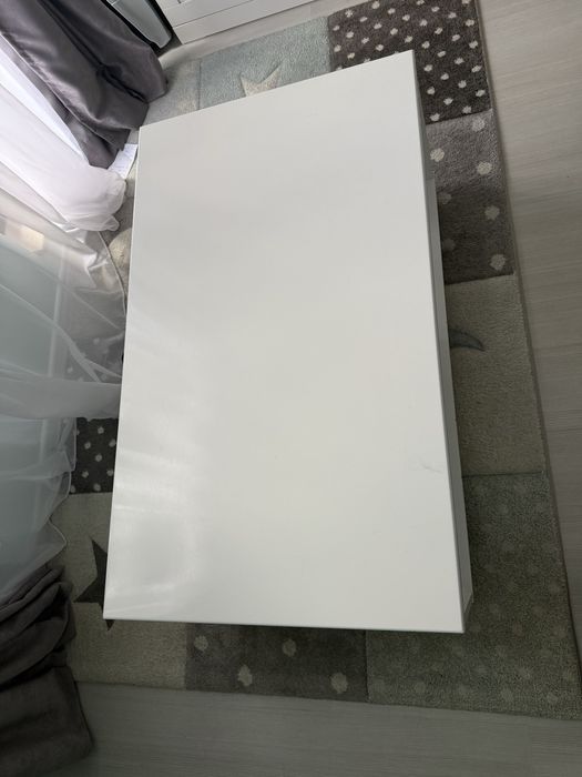 Продавам холна маса