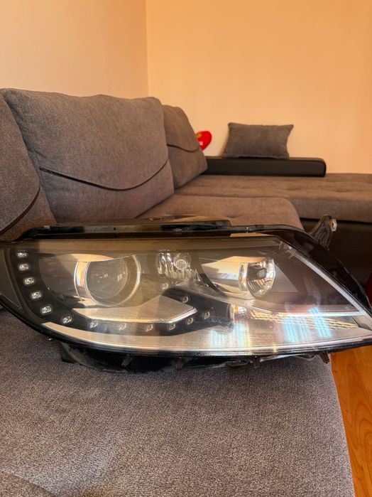Far bi-xenon cu led dreapta