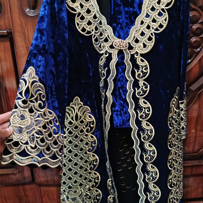 Kelin koʻylak.Hamma joyi vishifka aparat bilan urilgan.