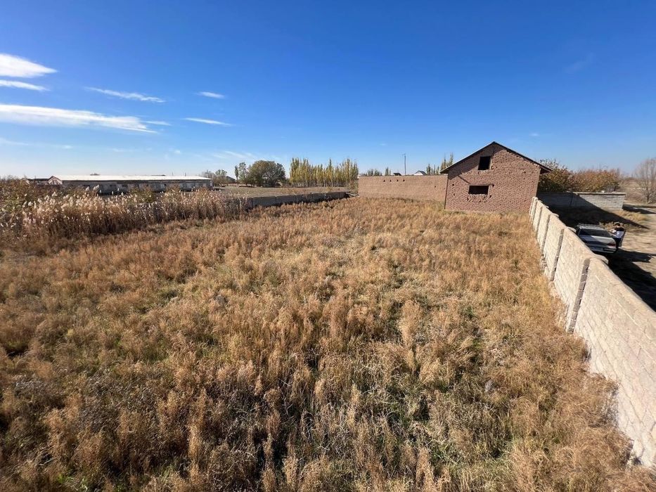 Hovli 10sotix 4xonali uy qurilgan