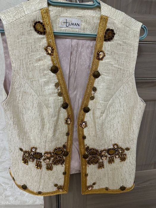 Кәжекейлер, қазақ нағыштағы кийімдер