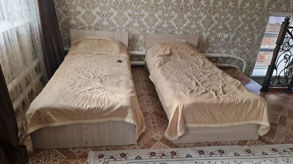 Кровать и компьютерный стол