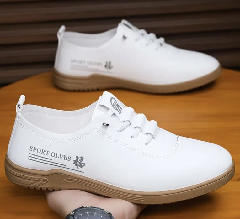 Новые удобные кроссовки