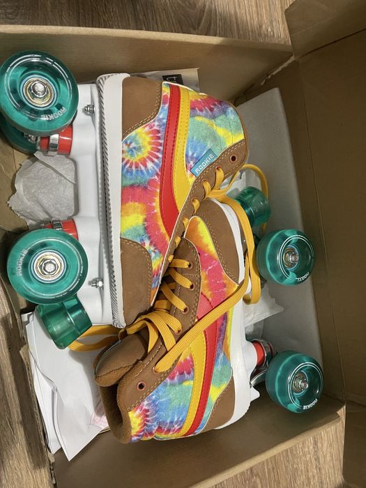 Role cu 4 roti.         Noi