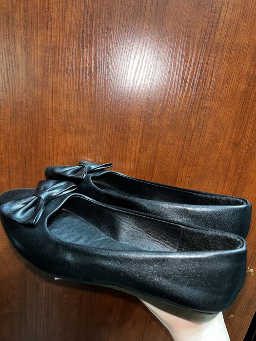 Продаю балетки черные