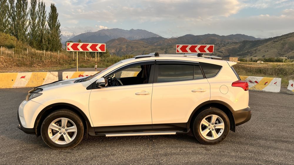 Toyota RAV4 2013год