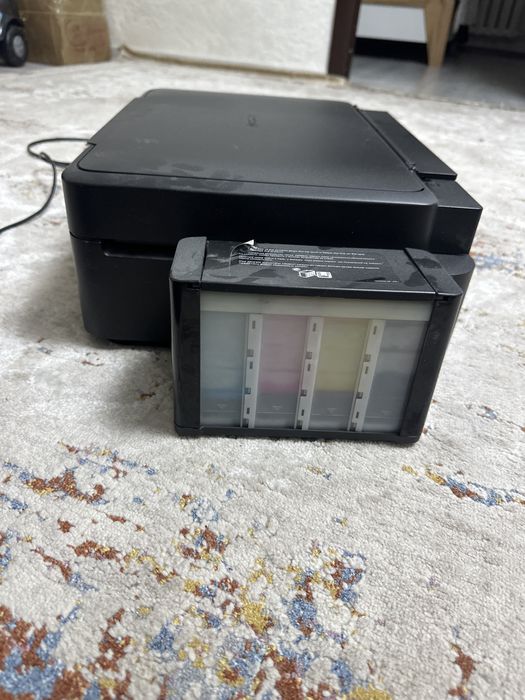 Цветной принтер марки EPSON,