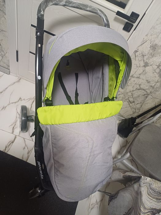 Продаётся фирменный коляска Pierre carden