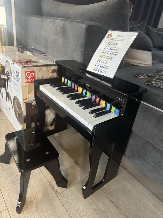 Дървено пиано със столче Hape
