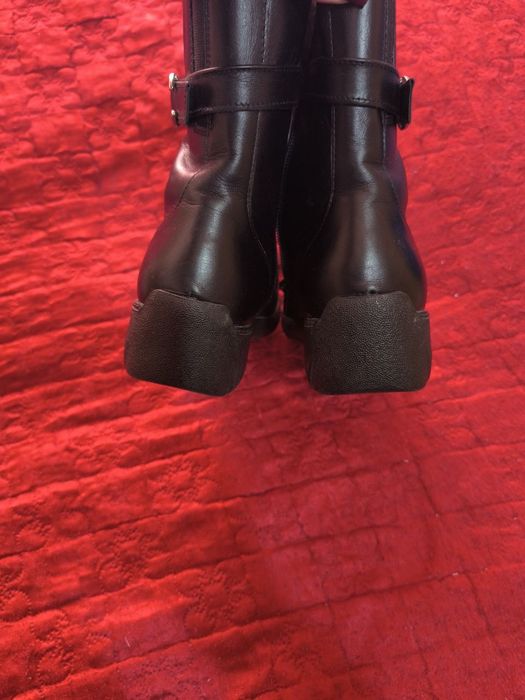 Продам новые кожаные сапожки