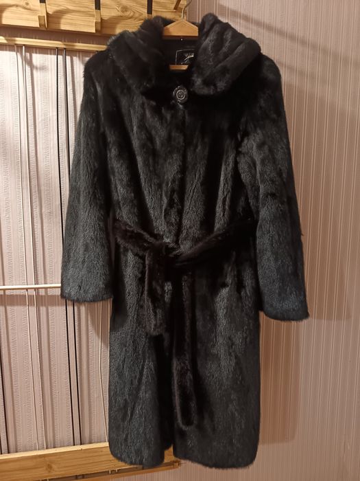 Шуба норковая с капюшоном.