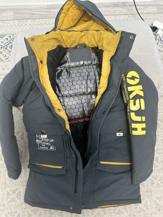 Продам мальчиковую куртку зима