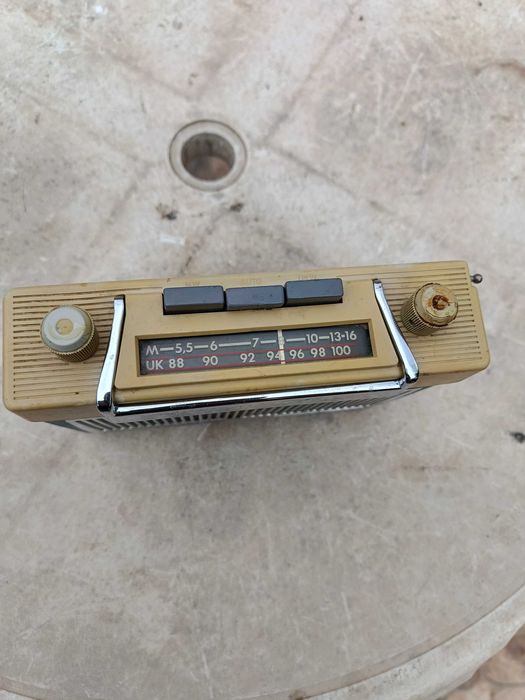 Ретро транзистор "Akkord" УКВ