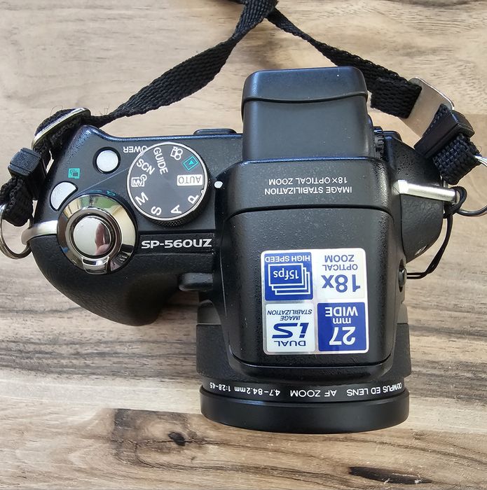 Olympus SP-560UZ – 18x оптичен zoom, отличен комплект