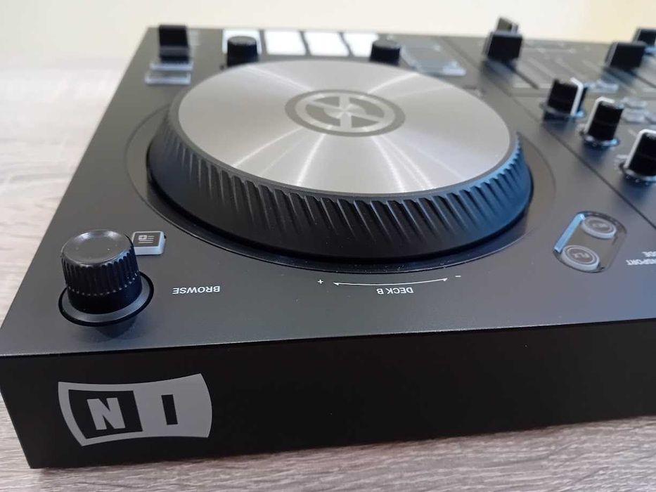 DJ контролер Traktor Kontrol S2 MK3