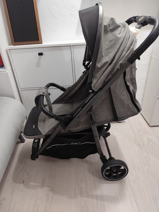 Продам прогулочную коляску