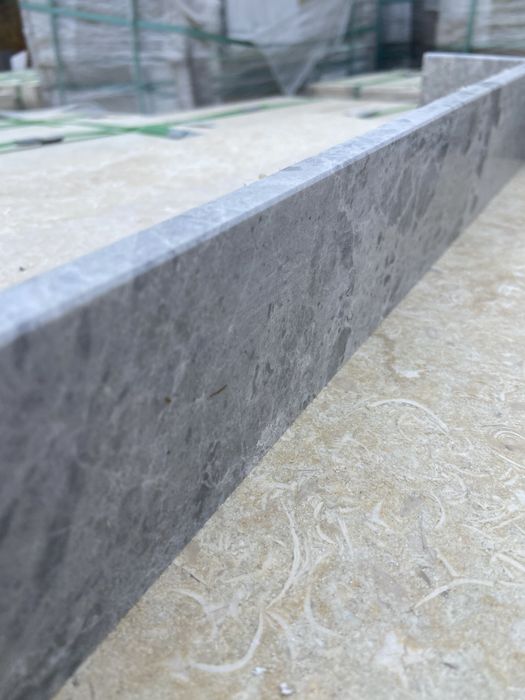 Цокъл от полиран мрамор 61/7/1.2  см