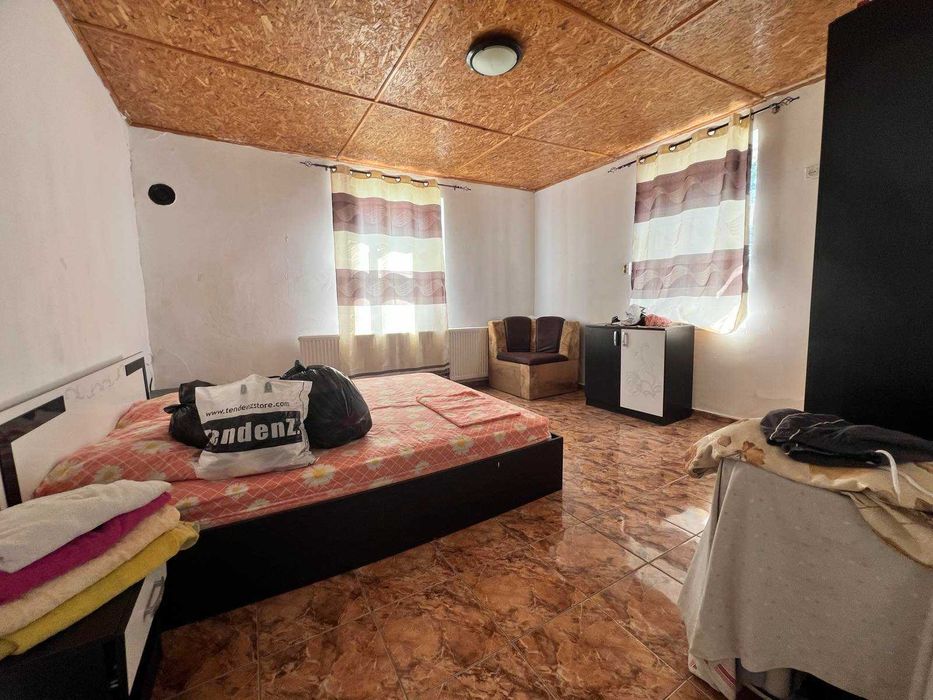 Тухлена къща в центъра на с. Здравец - 8670