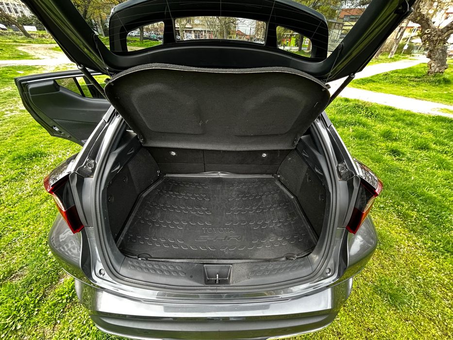 Toyota C-HR 2.0 Hybrid Гаранция 150кс