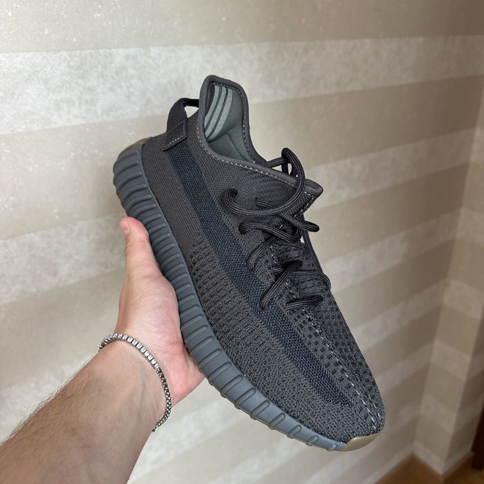 Yeezy 350 noi cu cutie