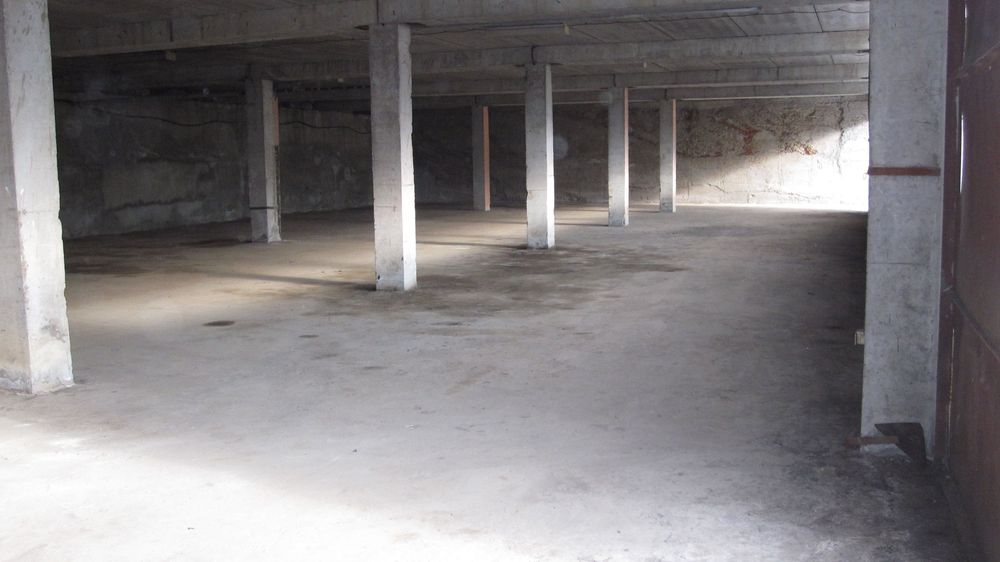 Давам под наем склад 670 кв.м на рампа с два товарни входа