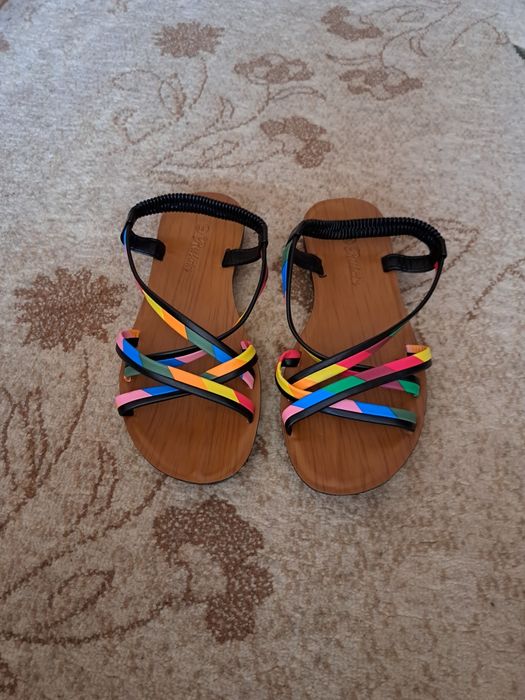 Продам босоножки