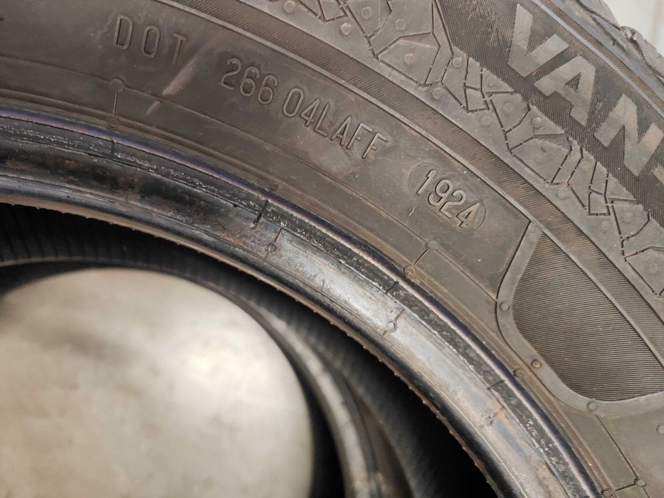 4бр.зимни гуми 225/65/16C Semperit