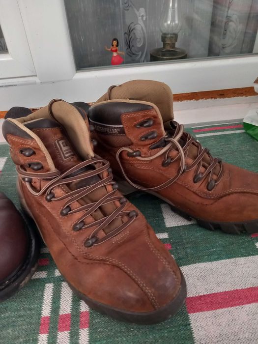 Bocanci Caterpillar de vânzare