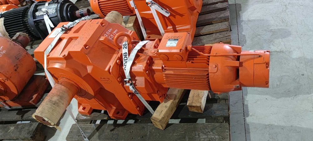 Motor electric cu reductor Bauer 7.5kW 5.5rpm cu frana