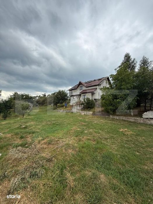 Casa etaj, 140 mp utili, 4800 mp teren, Adancata