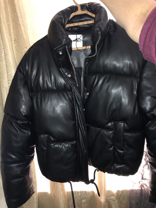 Дамско зимно яке на Bershka, в перфектно състояние, С размер
