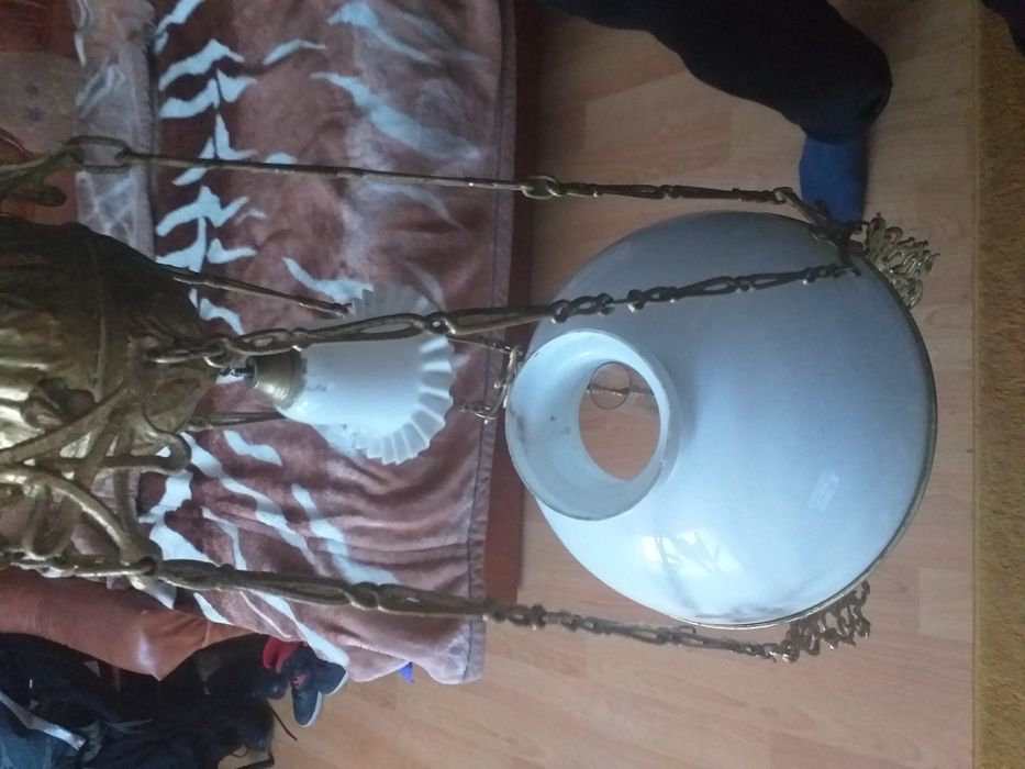 Vand candelabru vechi de peste 100 de ani