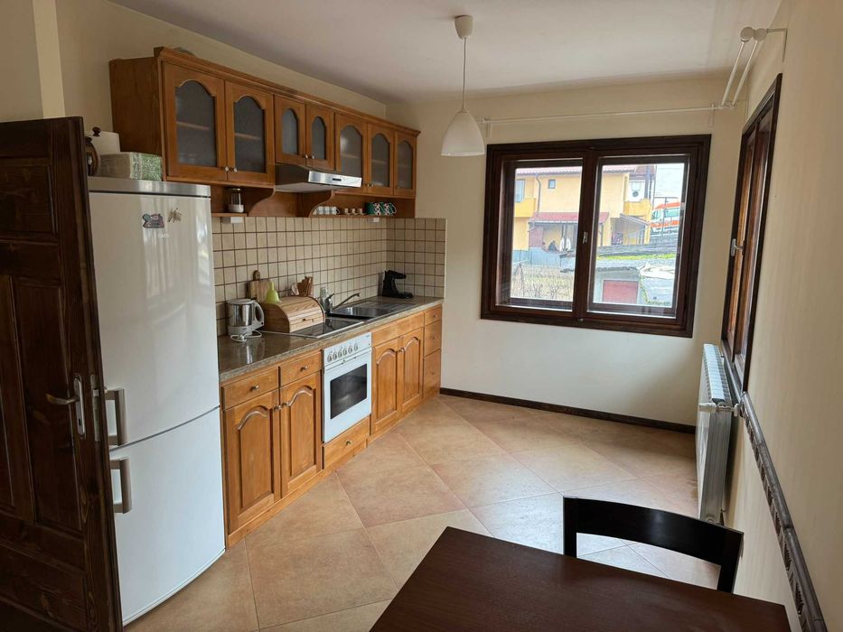 Етаж от каменна къща с двор в центъра на Чепеларе – 124 м²