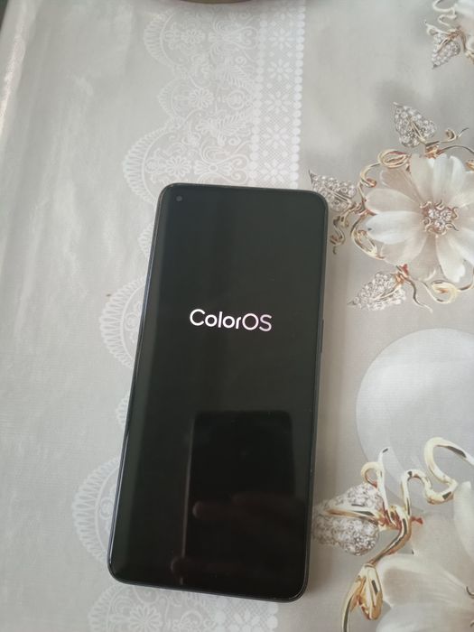 Телефон Oppo Reno7