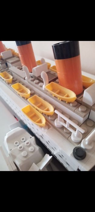 Vând Lego Titanic