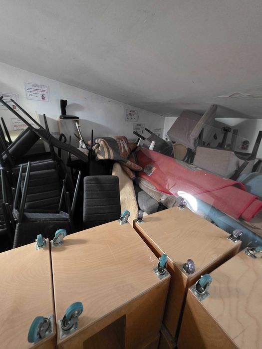 Vand mobilier scolar