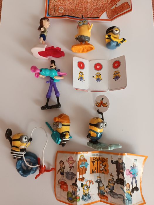 Kinder Maxi Despicable Me Lot Minionii și lot Pijamascks